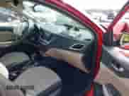 2022 Hyundai Accent SE z VIN 3KPC24A68NE166203, wystawiony jako IAAI lot #42780339 z przebiegiem 30 837 mil mil oraz . Historia ofert i sprzedaży dostępna na DreamBid. Obrazek 5.