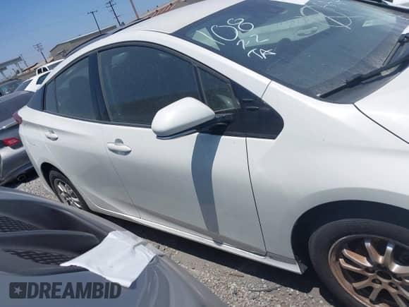 2019 Toyota Prius Plus с VIN JTDKARFP2K3113903, выставлен на аукционе IAAI как лот 41631824 с пробегом 102 107 миль миль и . История ставок и продаж доступна на DreamBid. Изображение 14.