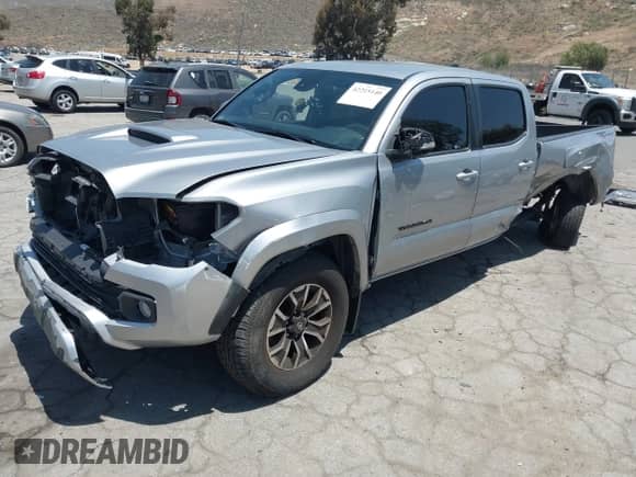 2020 Toyota Tacoma SR5 z VIN 3TMBZ5DN3LM025980, wystawiony jako IAAI lot #42215140 z przebiegiem 67 414 mil mil oraz . Historia ofert i sprzedaży dostępna na DreamBid. Obrazek 2.