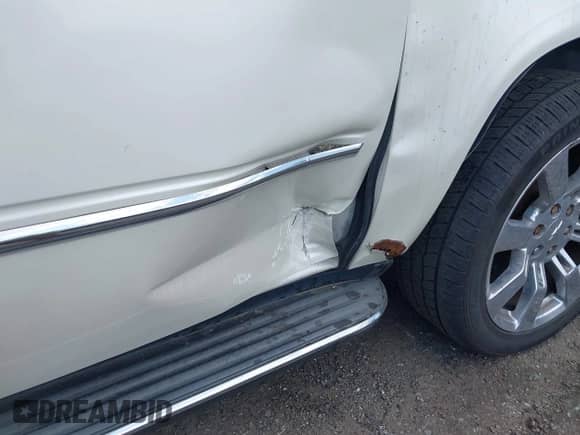 2013 Cadillac Escalade ESV Luxury с VIN 1GYS4HEF1DR228321, выставлен на аукционе IAAI как лот 42536138 с пробегом 160 957 миль миль и . История ставок и продаж доступна на DreamBid. Изображение 18.