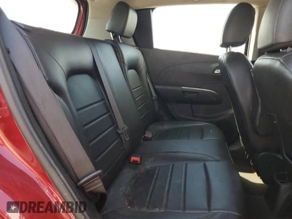 2018 Chevrolet Sonic Premier z VIN 1G1JF6SB7J4100605, wystawiony jako Copart lot #80635325 z przebiegiem Nie podano mil oraz Czysty tytuł • Clean title. Historia ofert i sprzedaży dostępna na DreamBid. Obrazek 10.