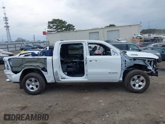 2024 Ram 1500 Big Horn z VIN 1C6SRFFT7RN125927, wystawiony jako IAAI lot #41519700 z przebiegiem 1 263 mil mil oraz . Historia ofert i sprzedaży dostępna na DreamBid. Obrazek 13.