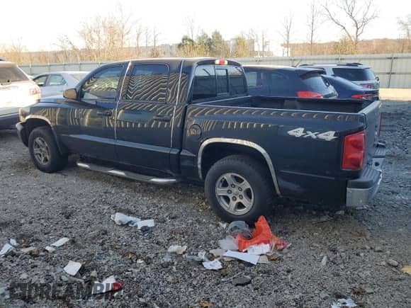 2005 Dodge Dakota SLT z VIN 1D7HW48K05S142669, wystawiony jako Copart lot #82400734 z przebiegiem 175 829 mil mil oraz Szkoda całkowita • Salvage title. Historia ofert i sprzedaży dostępna na DreamBid. Obrazek 2.