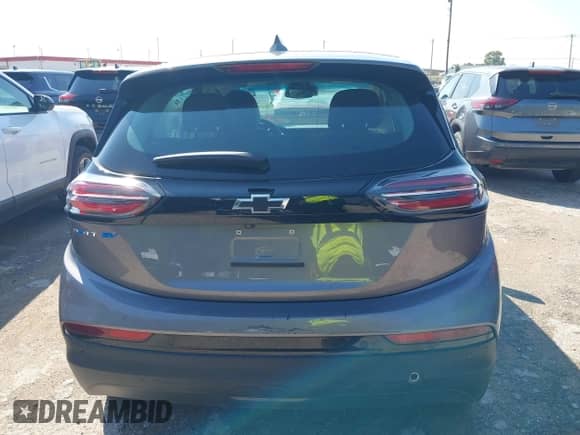 2023 Chevrolet Bolt EV 2LT z VIN 1G1FX6S03P4181953, wystawiony jako IAAI lot #43120257 z przebiegiem 72 923 mil mil oraz . Historia ofert i sprzedaży dostępna na DreamBid. Obrazek 16.