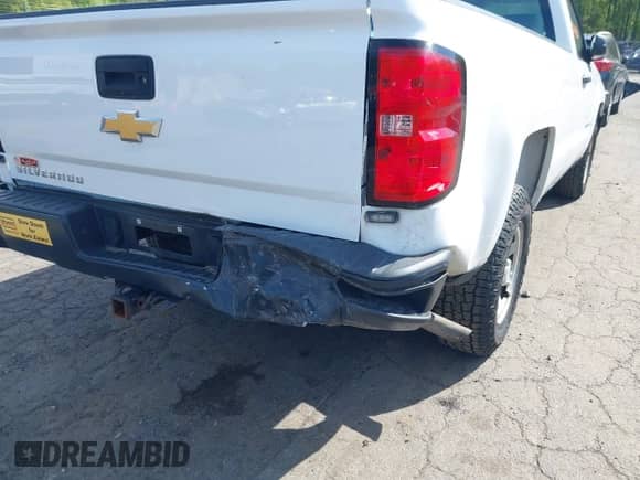 2018 Chevrolet Silverado 1500 Work Truck z VIN 1GCNCNEH0JZ294408, wystawiony jako IAAI lot #42211988 z przebiegiem 116 712 mil mil oraz . Historia ofert i sprzedaży dostępna na DreamBid. Obrazek 17.