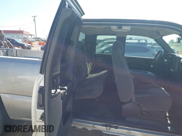 2004 GMC Sierra 1500 SLE with VIN 2GTEK19T341179437, listed as a IAAI auction lot 43068717 with 200,626 mi miles and . Bid and sale history available at DreamBid. Image 8.