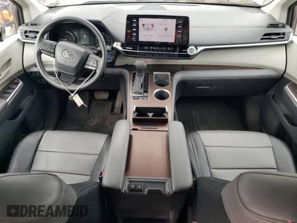 2022 Toyota Sienna LE with VIN 5TDKRKEC6NS105062, listed as a Copart auction lot 83953475 with 43,803 mi miles and Salvage title. Bid and sale history available at DreamBid. Image 8.