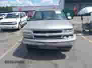 2000 Chevrolet Tahoe LS z VIN 1GNEC13T9YJ185431, wystawiony jako IAAI lot #42517482 z przebiegiem 211 711 mil mil oraz . Historia ofert i sprzedaży dostępna na DreamBid. Obrazek 12.