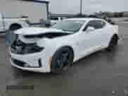 2022 Chevrolet Camaro 2LT z VIN 1G1FD1RSXN0124074, wystawiony jako Copart lot #41914925 z przebiegiem 42 884 mil mil oraz Szkoda całkowita • Salvage title. Historia ofert i sprzedaży dostępna na DreamBid. Obrazek 1.