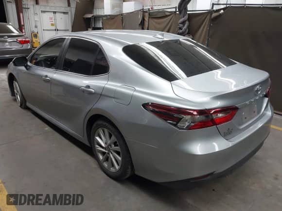 2023 Toyota Camry LE z VIN 4T1C11AK3PU761359, wystawiony jako IAAI lot #43274138 z przebiegiem 42 305 mil mil oraz . Historia ofert i sprzedaży dostępna na DreamBid. Obrazek 3.