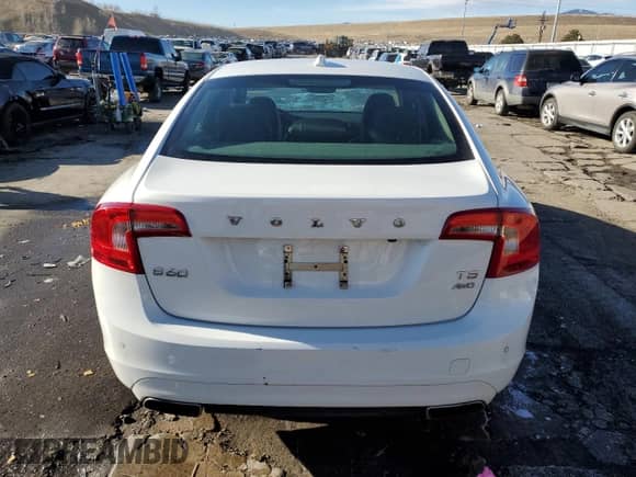 2015 Volvo S60 T5 Premier с VIN YV1612TK9F1347954, выставлен на аукционе Copart как лот 43067315 с пробегом 73 474 миль миль и Списание • Salvage title. История ставок и продаж доступна на DreamBid. Изображение 6.