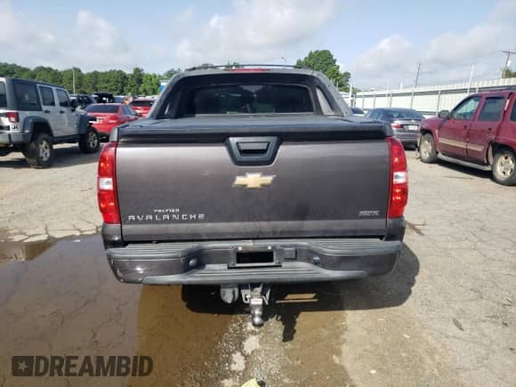 2011 Chevrolet Avalanche LS с VIN 3GNMCEE02BG258346, выставлен на аукционе Copart как лот 63843895 с пробегом 229 517 миль миль и Списание • Salvage title. История ставок и продаж доступна на DreamBid. Изображение 6.
