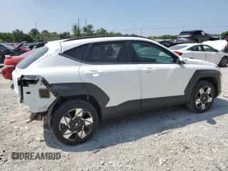 2024 Hyundai Kona SEL с VIN KM8HBCAB0RU123300, выставлен на аукционе Copart как лот 67576244 с пробегом 14 009 миль миль и Списание • Salvage title. История ставок и продаж доступна на DreamBid. Изображение 3.