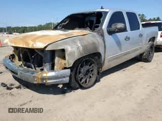 2011 Chevrolet Silverado 1500 LS z VIN 3GCPCREA4BG299731, wystawiony jako Copart lot #84217535 z przebiegiem Nie podano mil oraz Szkoda całkowita • Salvage title. Historia ofert i sprzedaży dostępna na DreamBid. Obrazek 1.