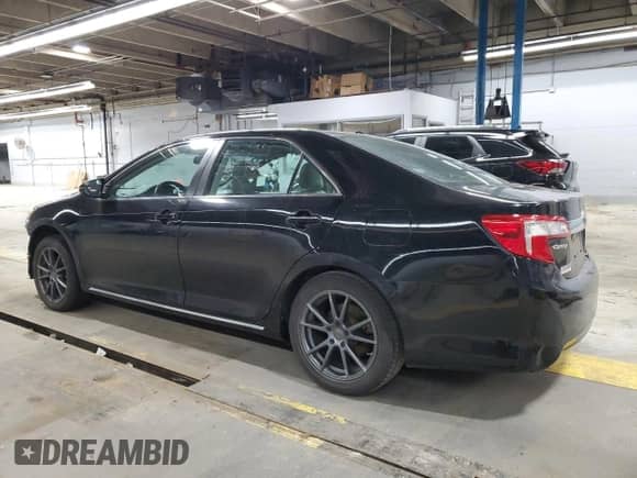 2014 Toyota Camry L z VIN 4T4BF1FK4ER408475, wystawiony jako Copart lot #47053395 z przebiegiem 78 379 mil mil oraz Szkoda całkowita • Salvage title. Historia ofert i sprzedaży dostępna na DreamBid. Obrazek 2.