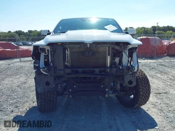 2022 Ram 1500 Laramie z VIN 1C6SRFJT2NN111032, wystawiony jako IAAI lot #42948075 z przebiegiem 139 700 mil mil oraz . Historia ofert i sprzedaży dostępna na DreamBid. Obrazek 6.