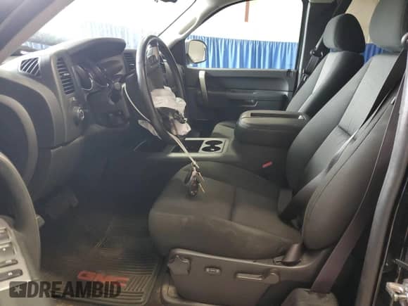 2013 GMC Sierra 1500 SLE z VIN 1GTR2VE78DZ257087, wystawiony jako Copart lot #70910825 z przebiegiem 62 007 mil mil oraz Szkoda całkowita • Salvage title. Historia ofert i sprzedaży dostępna na DreamBid. Obrazek 7.