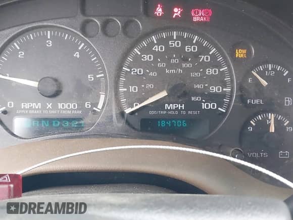 2002 Chevrolet Blazer LS z VIN 1GNCS13W92K202301, wystawiony jako IAAI lot #42066797 z przebiegiem 184 706 mil mil oraz . Historia ofert i sprzedaży dostępna na DreamBid. Obrazek 7.