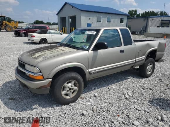 2000 Chevrolet S-10 LS z VIN 1GCDT19W0YK211706, wystawiony jako Copart lot #69227405 z przebiegiem 156 404 mil mil oraz Szkoda całkowita • Salvage title. Historia ofert i sprzedaży dostępna na DreamBid. Obrazek 1.