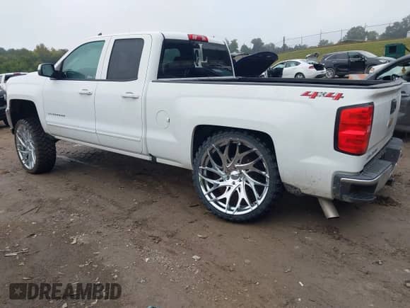 2019 Chevrolet Silverado 1500 LT z VIN 2GCVKPEC8K1193355, wystawiony jako IAAI lot #43286587 z przebiegiem 192 769 mil mil oraz . Historia ofert i sprzedaży dostępna na DreamBid. Obrazek 3.