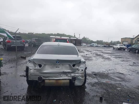 2015 BMW 4 Series 428i z VIN WBA3N3C55FK233180, wystawiony jako IAAI lot #42222285 z przebiegiem 190 073 mil mil oraz . Historia ofert i sprzedaży dostępna na DreamBid. Obrazek 17.