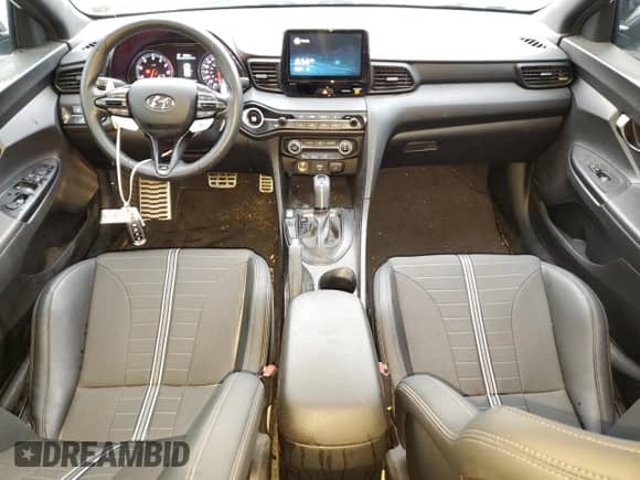 2021 Hyundai Veloster z VIN KMHT36AH5MU009878, wystawiony jako Copart lot #82228223 z przebiegiem 7 082 mil mil oraz . Historia ofert i sprzedaży dostępna na DreamBid. Obrazek 8.