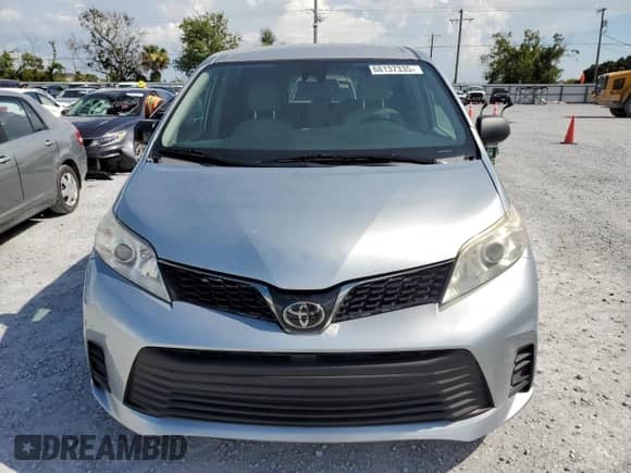 2020 Toyota Sienna L with VIN 5TDZZ3DC9LS033826, listed as a Copart auction lot 68137335 with 130,834 mi miles and Clean title. Bid and sale history available at DreamBid. Image 5.