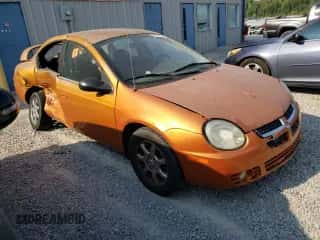 2005 Dodge Neon SXT z VIN 1B3ES56C85D165777, wystawiony jako Copart lot #69057594 z przebiegiem 93 026 mil mil oraz Szkoda całkowita • Salvage title. Historia ofert i sprzedaży dostępna na DreamBid. Obrazek 4.