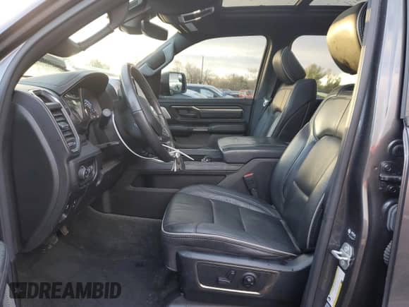 2021 Ram 1500 z VIN 1C6SRFPM0MN764764, wystawiony jako Copart lot #84715984 z przebiegiem 52 019 mil mil oraz Szkoda całkowita • Salvage title. Historia ofert i sprzedaży dostępna na DreamBid. Obrazek 7.