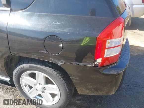 2010 Jeep Compass Sport z VIN 1J4NT1FB1AD624776, wystawiony jako IAAI lot #41571247 z przebiegiem 172 799 mil mil oraz . Historia ofert i sprzedaży dostępna na DreamBid. Obrazek 6.