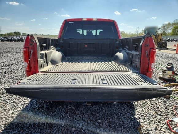 2016 Ford F-150 XLT with VIN 1FTEW1EP1GFA62319, listed as a Copart auction lot 84402665 with 188,352 mi miles and Salvage title. Bid and sale history available at DreamBid. Image 6.