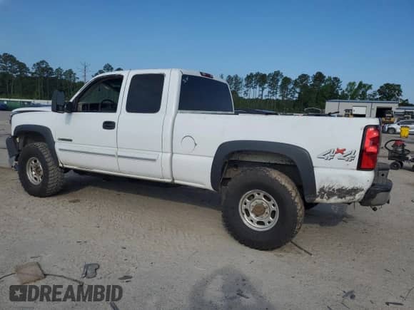 2003 Chevrolet Silverado 2500HD LT z VIN 1GCHK29G83E125196, wystawiony jako Copart lot #55274115 z przebiegiem 307 475 mil mil oraz Szkoda całkowita • Salvage title. Historia ofert i sprzedaży dostępna na DreamBid. Obrazek 2.