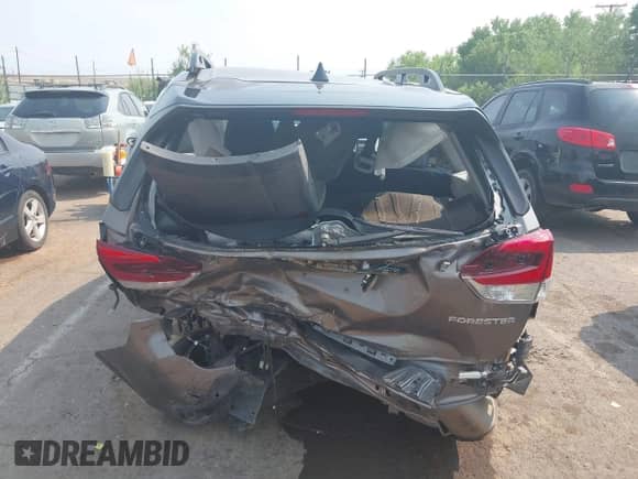 2024 Subaru Forester Limited z VIN JF2SKALC7RH480696, wystawiony jako IAAI lot #42713933 z przebiegiem Nie podano mil oraz . Historia ofert i sprzedaży dostępna na DreamBid. Obrazek 16.