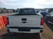 2019 Chevrolet Silverado 1500 Custom z VIN 2GCVKMEC7K1243970, wystawiony jako IAAI lot #43347102 z przebiegiem 79 556 mil mil oraz . Historia ofert i sprzedaży dostępna na DreamBid. Obrazek 16.