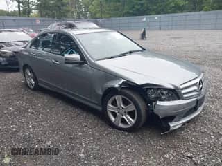 2011 Mercedes-Benz C 300 Sport z VIN WDDGF8BB7BF652338, wystawiony jako IAAI lot #43014456 z przebiegiem 124 368 mil mil oraz . Historia ofert i sprzedaży dostępna na DreamBid. Obrazek 1.