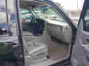 2005 Chevrolet Silverado 1500 LS z VIN 2GCEC13T151363458, wystawiony jako IAAI lot #42548638 z przebiegiem 201 979 mil mil oraz . Historia ofert i sprzedaży dostępna na DreamBid. Obrazek 5.