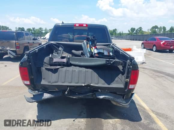 2017 Ram 1500 Big Horn z VIN 1C6RR7LG8HS584105, wystawiony jako IAAI lot #42557105 z przebiegiem 200 456 mil mil oraz . Historia ofert i sprzedaży dostępna na DreamBid. Obrazek 16.