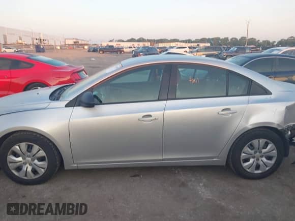 2014 Chevrolet Cruze LS с VIN 1G1PA5SH3E7274800, выставлен на аукционе IAAI как лот 43044990 с пробегом 121 350 миль миль и . История ставок и продаж доступна на DreamBid. Изображение 14.
