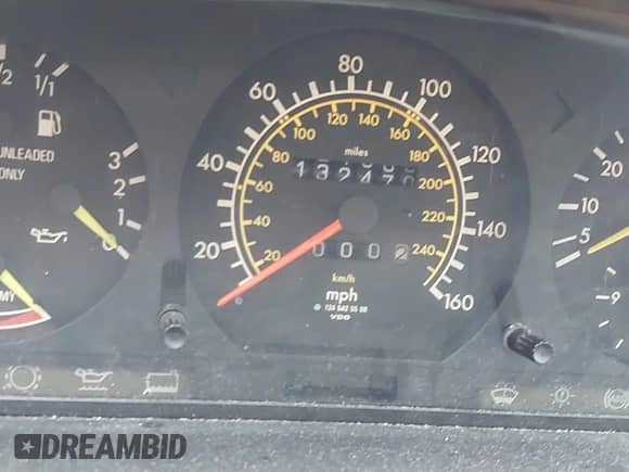 1988 Mercedes-Benz 300 E z VIN WDBEA30D1JA663224, wystawiony jako IAAI lot #42910986 z przebiegiem 132 470 mil mil oraz . Historia ofert i sprzedaży dostępna na DreamBid. Obrazek 7.