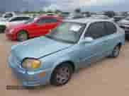 2005 Hyundai Accent GLS z VIN KMHCG35C35U361960, wystawiony jako IAAI lot #43243568 z przebiegiem 163 217 mil mil oraz . Historia ofert i sprzedaży dostępna na DreamBid. Obrazek 2.