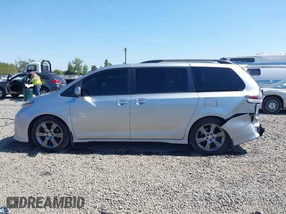 2016 Toyota Sienna SE with VIN 5TDXK3DC6GS724040, listed as a IAAI auction lot 42087356 with 75,175 mi miles and . Bid and sale history available at DreamBid. Image 14.