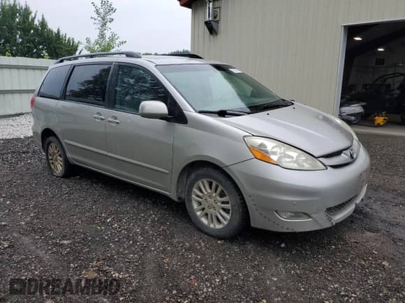 2010 Toyota Sienna XLE with VIN 5TDDK4CC3AS031671, listed as a Copart auction lot 67005405 with 155,177 mi miles and Clean title. Bid and sale history available at DreamBid. Image 4.