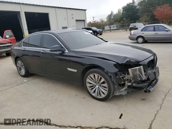 2015 BMW 7 Series 740i z VIN WBAYA6C58FD826958, wystawiony jako Copart lot #76982354 z przebiegiem 143 521 mil mil oraz Szkoda całkowita • Salvage title. Historia ofert i sprzedaży dostępna na DreamBid. Obrazek 4.