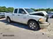 2018 Ram 1500 Tradesman z VIN 1C6RR6FG3JS336470, wystawiony jako Copart lot #62941655 z przebiegiem Nie podano mil oraz Szkoda całkowita • Salvage title. Historia ofert i sprzedaży dostępna na DreamBid. Obrazek 4.