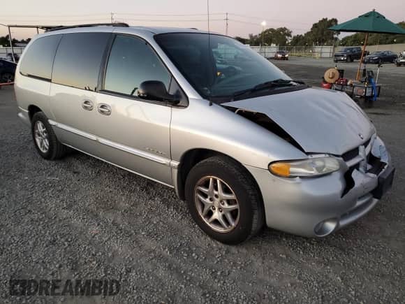 2000 Dodge Caravan SE с VIN 2B4GP44R4YR678811, выставлен на аукционе Copart как лот 81542864 с пробегом 208 789 миль миль и Списание • Salvage title. История ставок и продаж доступна на DreamBid. Изображение 4.