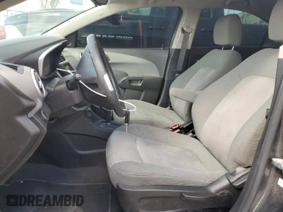 2019 Chevrolet Sonic LS с VIN 1G1JB5SB3K4136220, выставлен на аукционе Copart как лот 50781265 с пробегом 45 308 миль миль и На запчасти • Non repairable. История ставок и продаж доступна на DreamBid. Изображение 7.