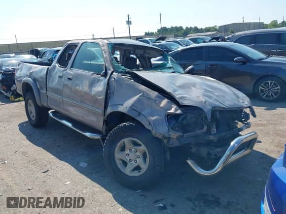 2002 Toyota Tundra Limited z VIN 5TBRT38152S228887, wystawiony jako IAAI lot #43129902 z przebiegiem Nie podano mil oraz . Historia ofert i sprzedaży dostępna na DreamBid. Obrazek 1.