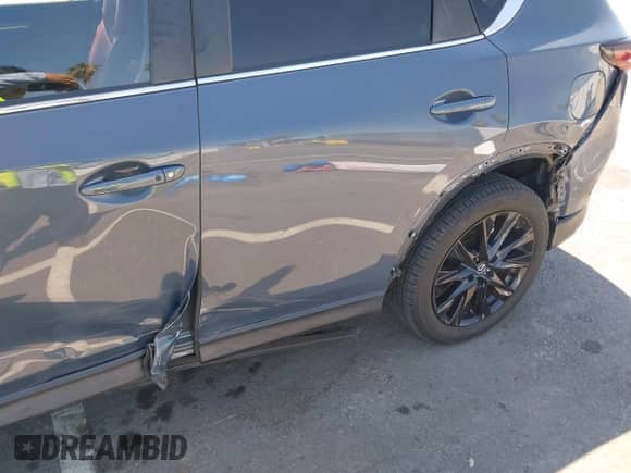 2022 Mazda CX-5 S Carbon Edition z VIN JM3KFBCM7N1601447, wystawiony jako IAAI lot #42463014 z przebiegiem 37 126 mil mil oraz . Historia ofert i sprzedaży dostępna na DreamBid. Obrazek 6.
