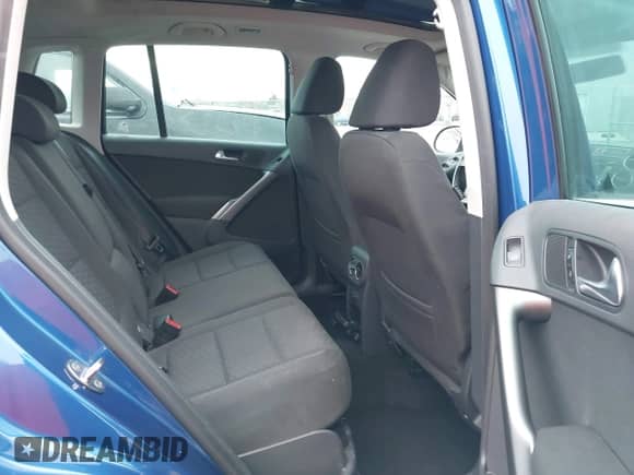 2009 Volkswagen Tiguan SE с VIN WVGBV75N39W000412, выставлен на аукционе IAAI как лот 41837518 с пробегом 93 333 миль миль и . История ставок и продаж доступна на DreamBid. Изображение 8.