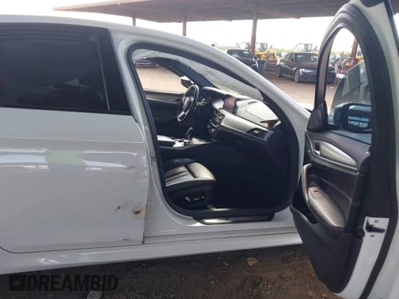 2019 BMW 5 Series M550i xDrive with VIN WBAJB9C54KB464651, listed as a IAAI auction lot 43411054 with 39,510 mi miles and . Bid and sale history available at DreamBid. Image 5.